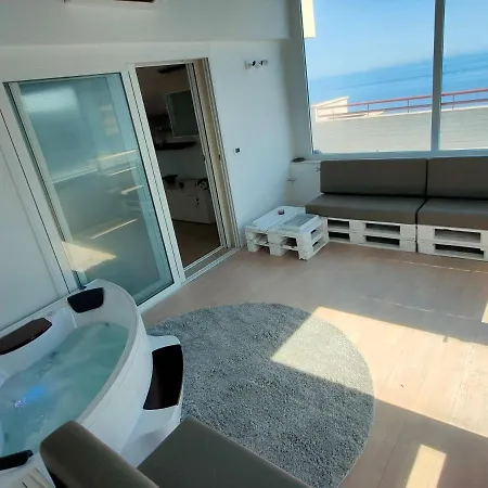 Lägenhet Seafront Suites *