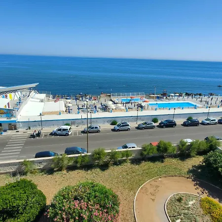 Seafront Suites Lägenhet *